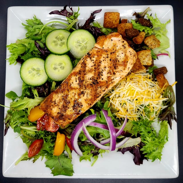 House Salad w/Salmon.