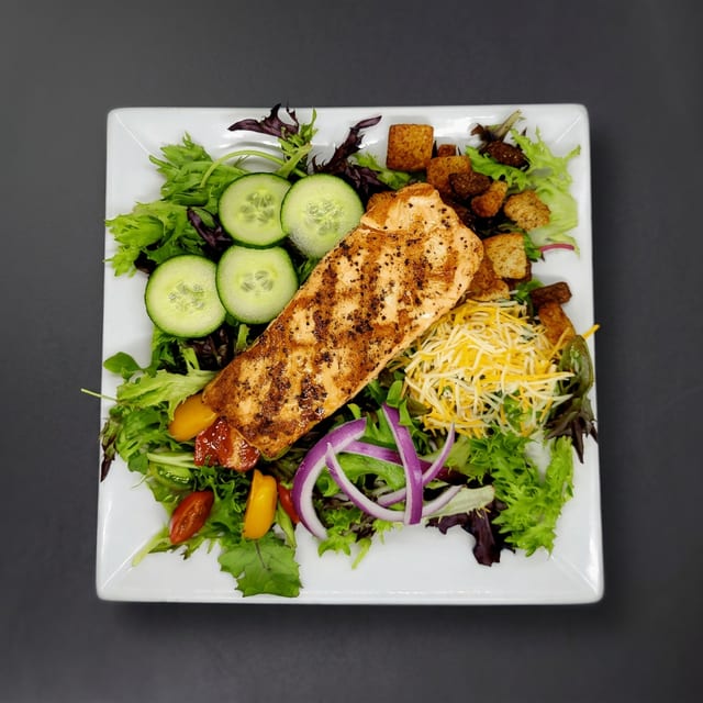 House Salad w/Salmon.